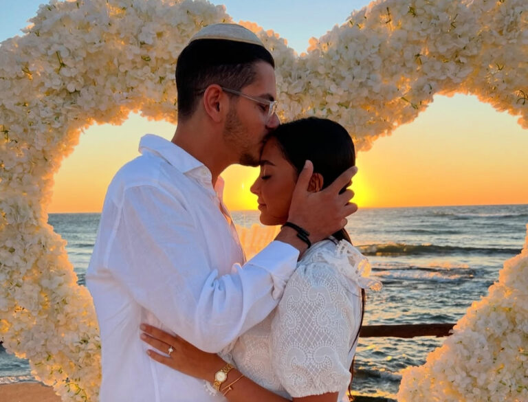 הצעת נישואין רומנטית בנוף השקיעה