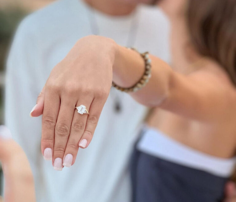 רגע הצעת נישואין הוא רגע של פעם בחיים. הדיוק , האווירה , העיצוב , הטבעת - כל אלו הם מה שיהפכו את הרגע שלכם לנצחי.